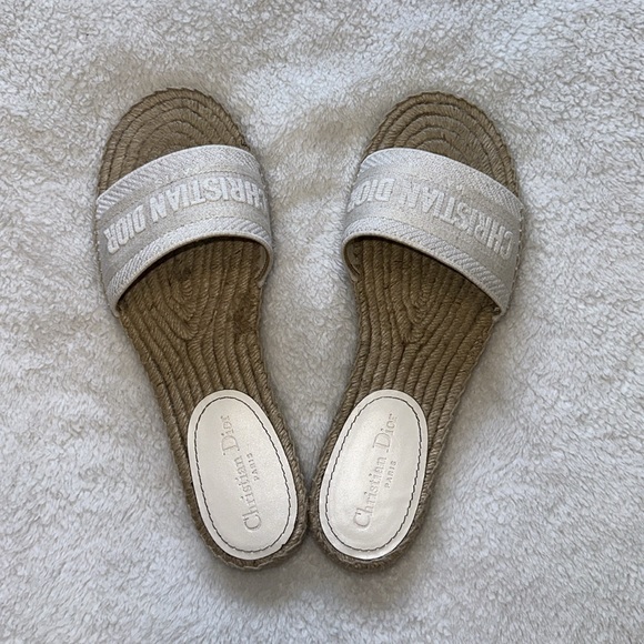 Size 41 Christian Dior white slides. - Picture 10 of 16